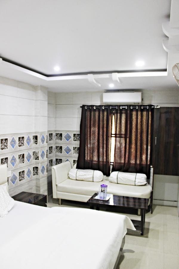 Hotel Shikhar Inn Ujjain Eksteriør bilde